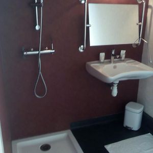 Chambre Double avec Accès aux Personnes Handicapées